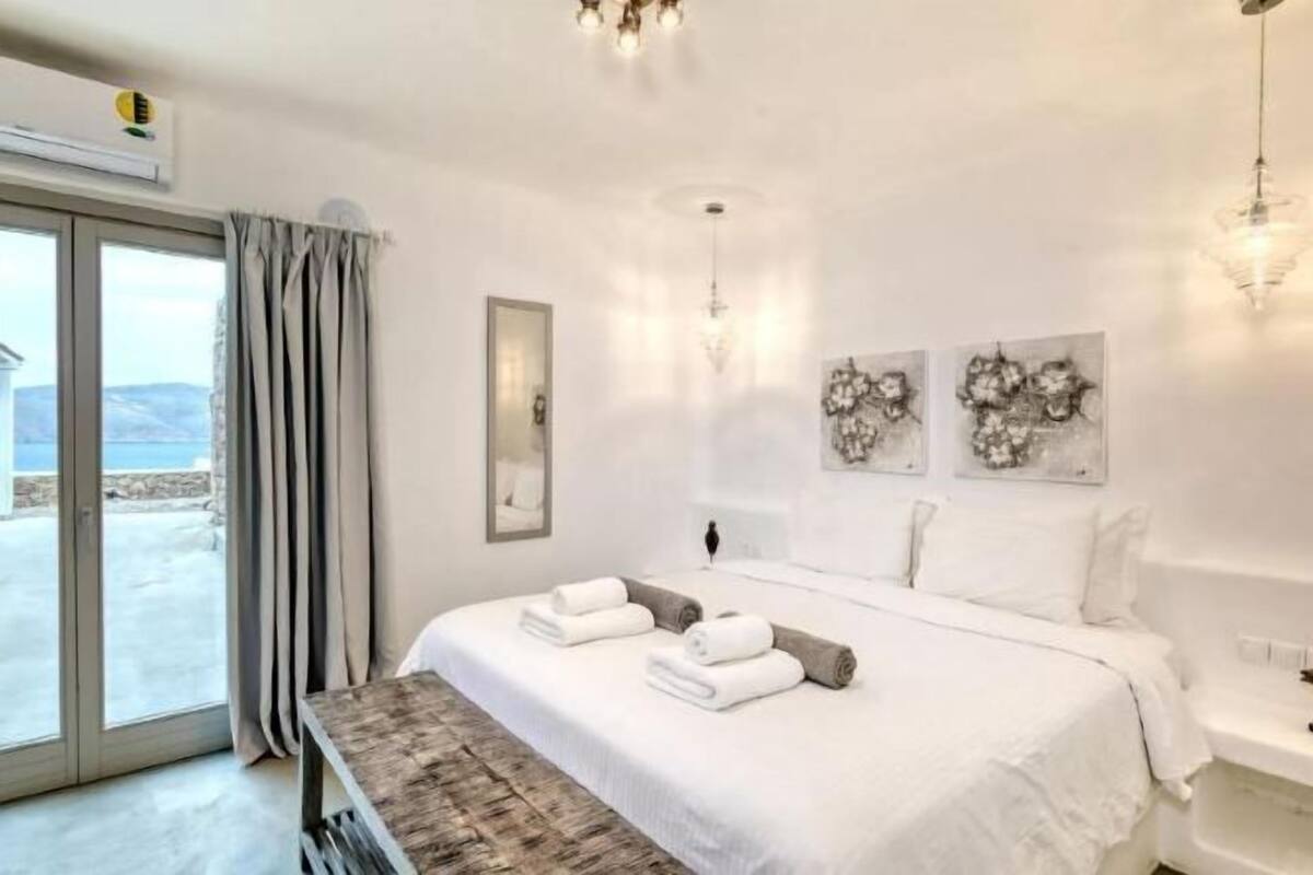 Premium bedding, in-room safe, desk, soundproofing