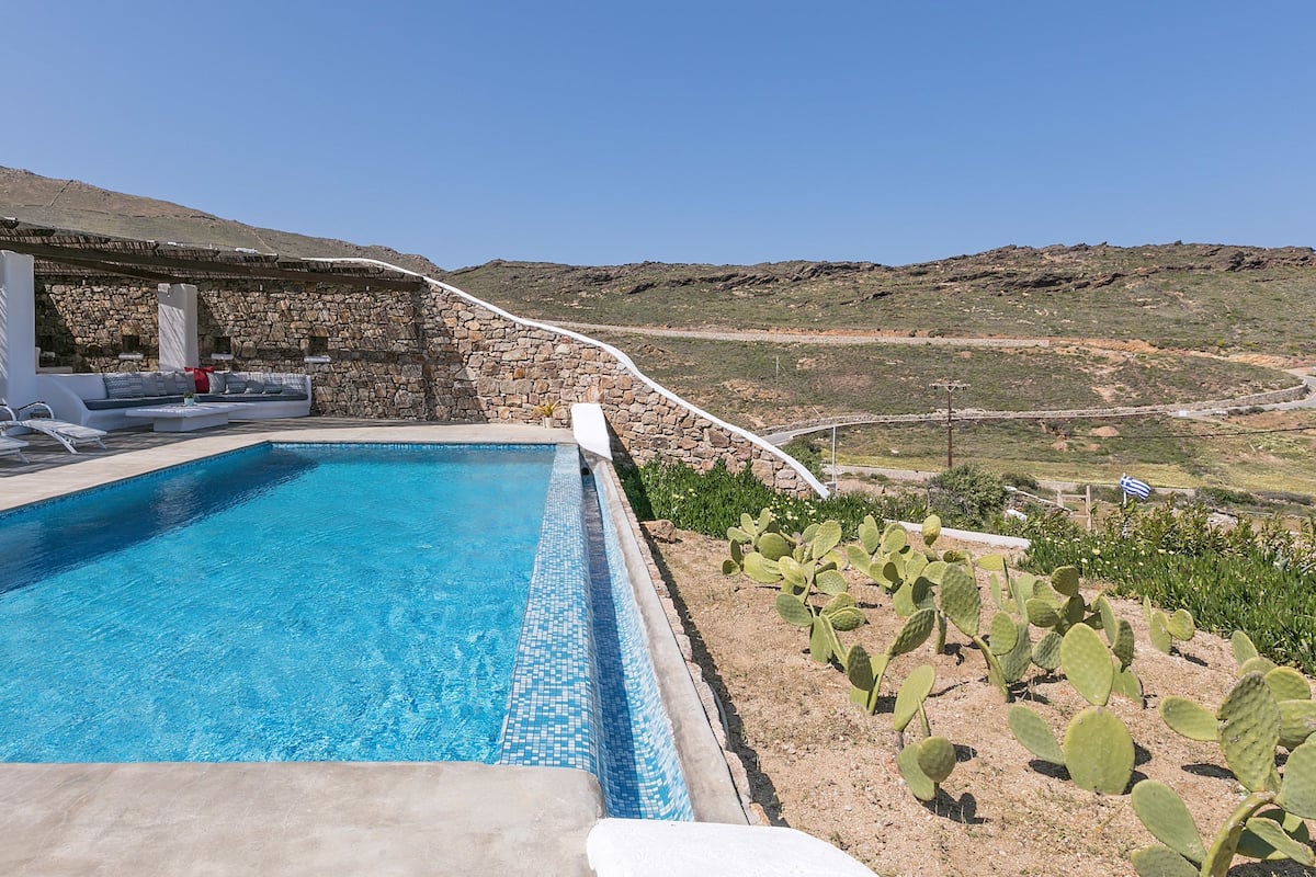 Huvila, 4 makuuhuonetta, yksityinen uima-allas, merinäköala | Terassi/patio