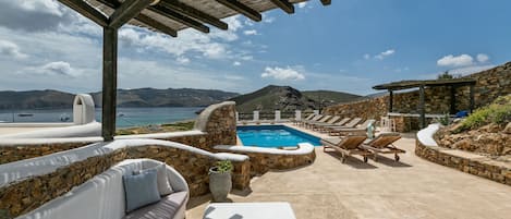 Villa, 2 camere da letto, vista mare (Sharing Pool) | Biancheria da letto di alta qualità, una cassaforte in camera