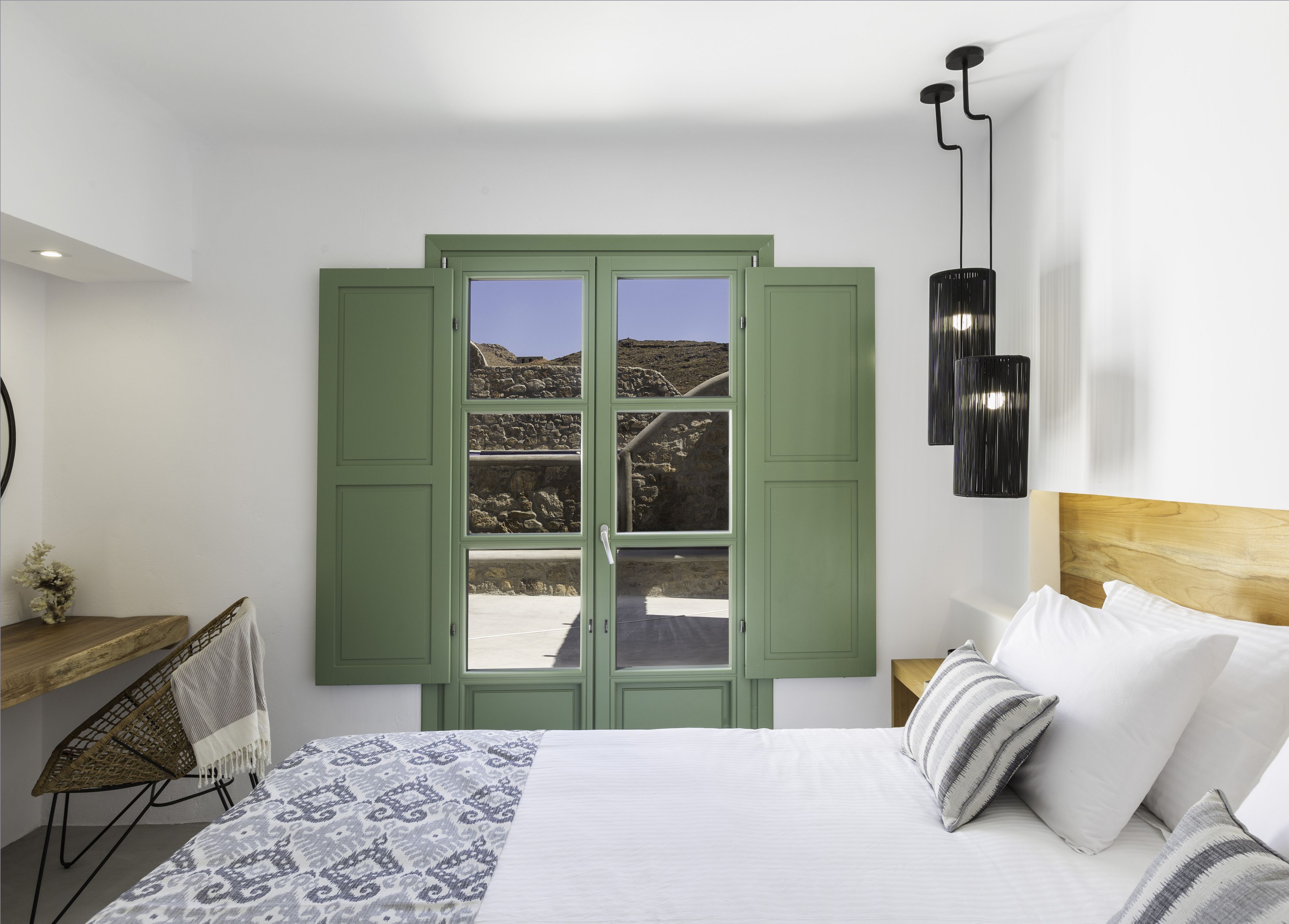 Sängtillbehör av högsta kvalitet och värdeförvaringsskåp på rummet