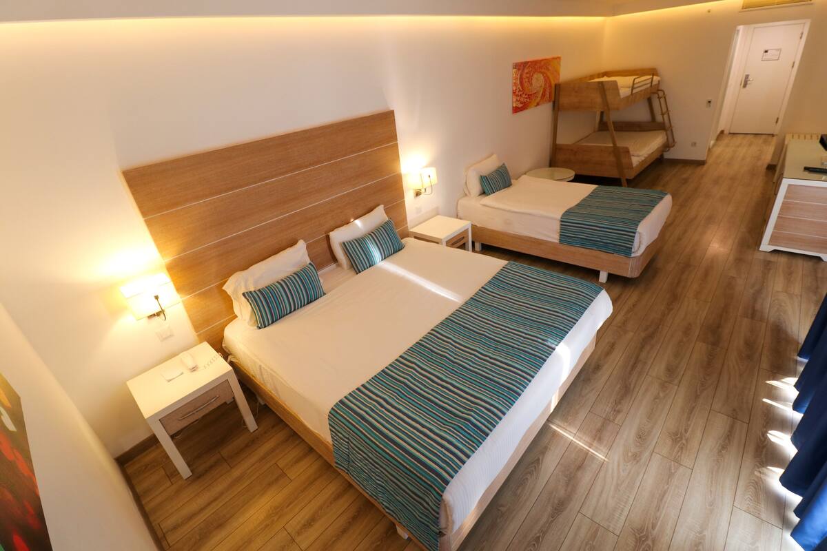 Minibar, in-room safe, soundproofing, free WiFi