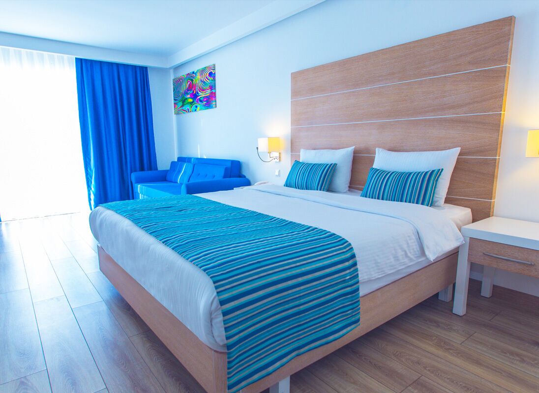 Minibar, in-room safe, soundproofing, WiFi (free)