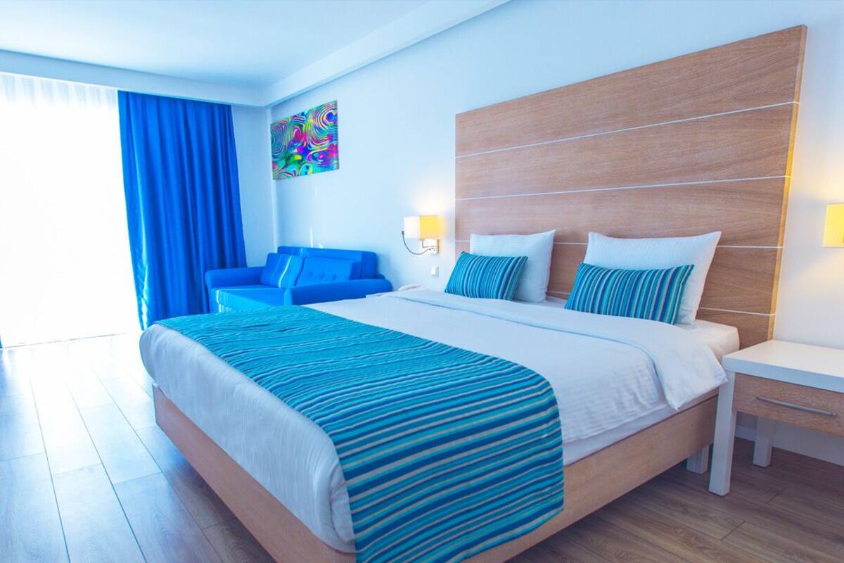 Minibar, in-room safe, soundproofing, free WiFi
