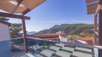 Habitación estándar, vistas parciales al mar | Minibar, caja fuerte, sistema de insonorización y wifi gratis