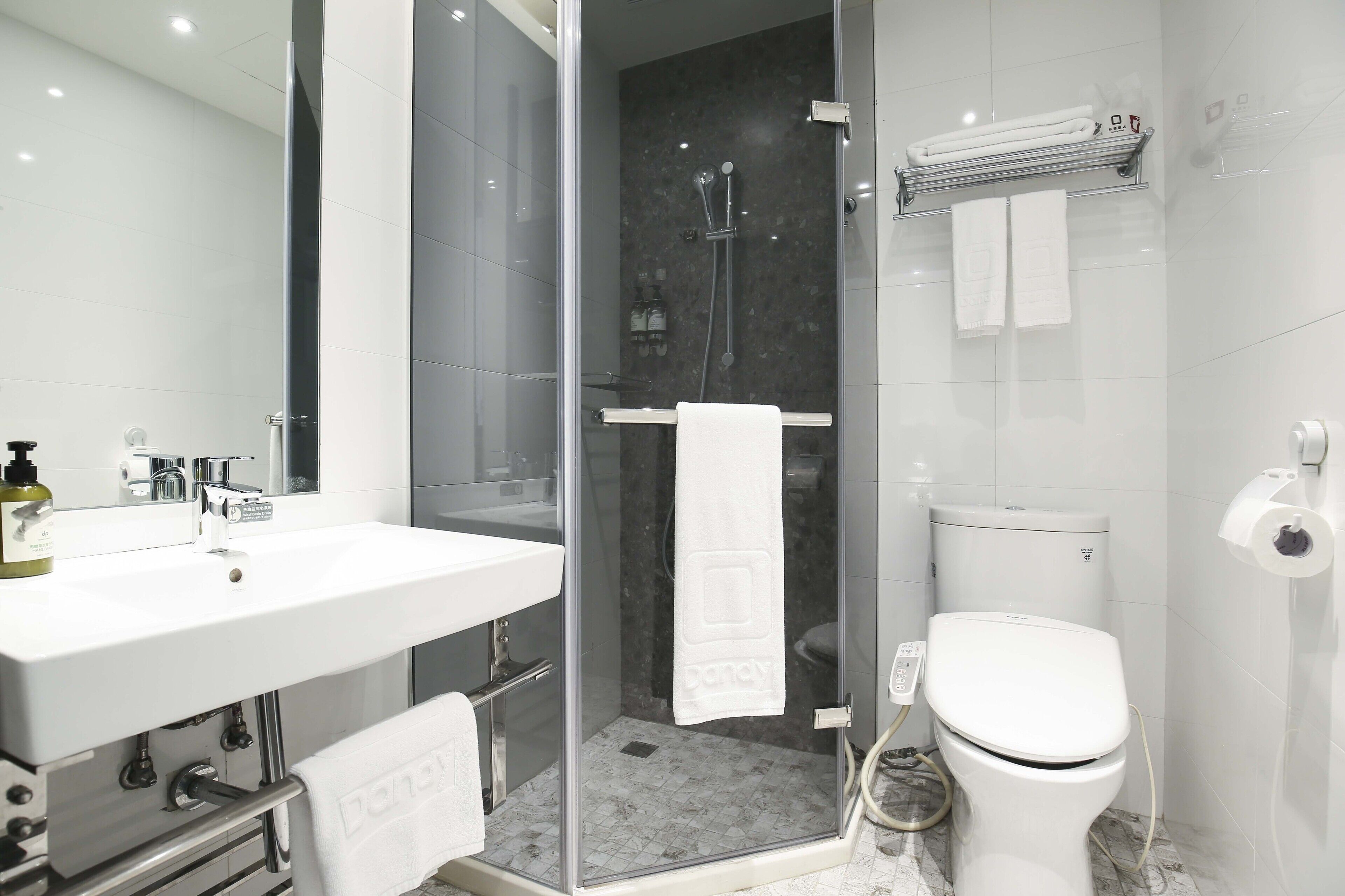 standard room, 1 double bed | bathroom | hair dryer, slippers, bidet, towels