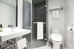 Standard Room, 1 Double Bed | Bathroom | Hair dryer, slippers, bidet, towels - Dandy Hotel - Tianjin Branch (Taipei)