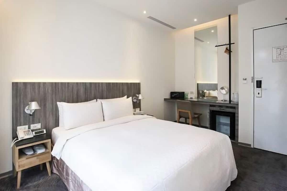 Free minibar, in-room safe, desk, laptop workspace