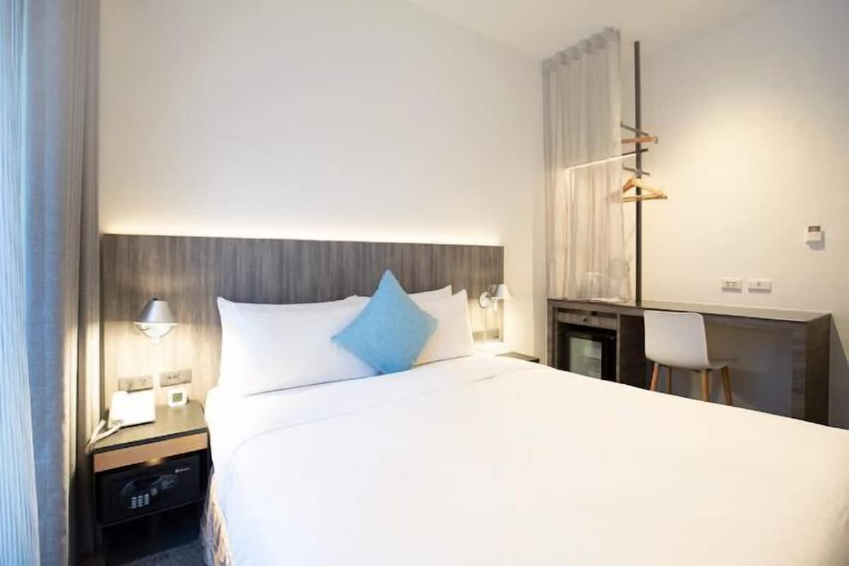Free minibar, in-room safe, desk, laptop workspace