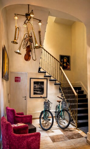 32-inch flat-screen TV with cable channels, TV - Hotel Andante (Puebla)