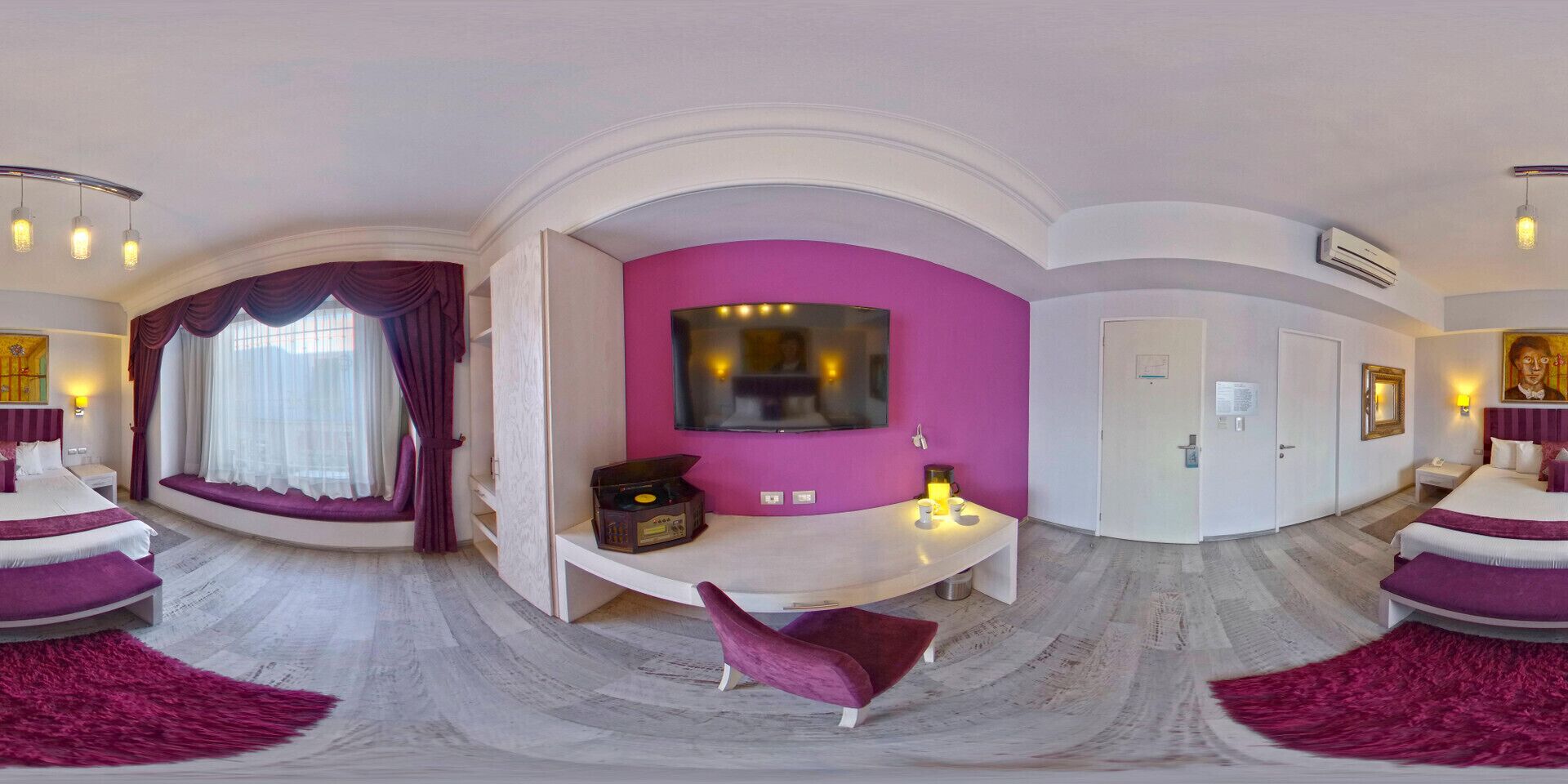 Ropa de cama de alta calidad y minibar 