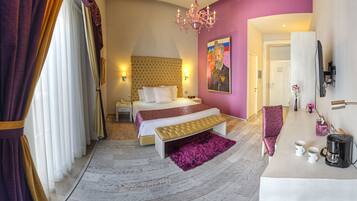 Standard Room, 1 King Bed | 1 bedroom, premium bedding, minibar, in-room safe