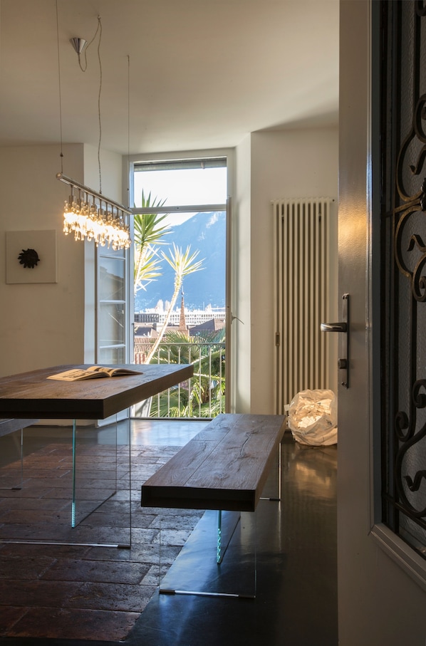 Design Suite, Balcony | In-room safe, individually decorated, individually furnished, desk - Caffè dell'Arte Boutique Rooms Locarno (Locarno)