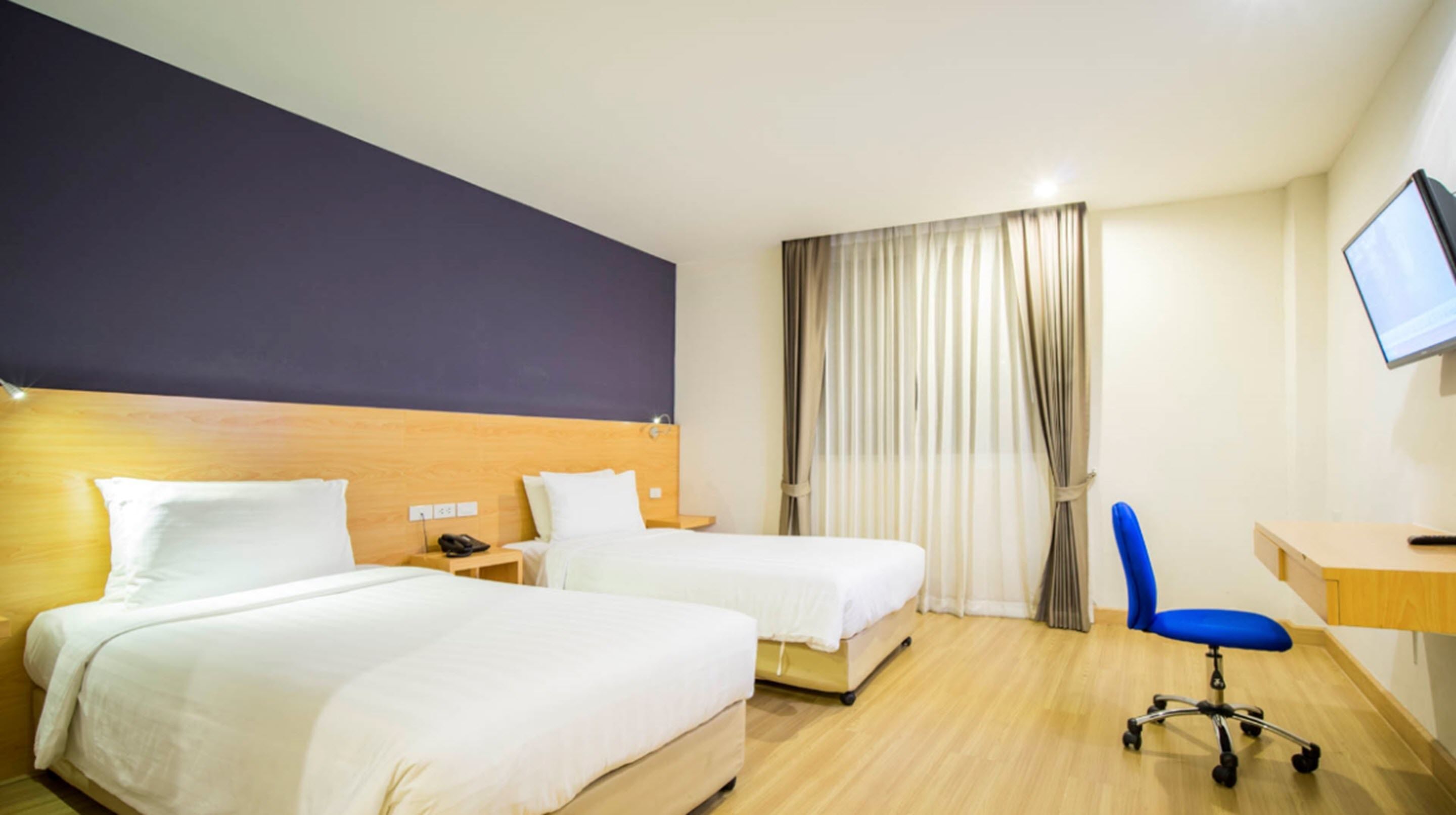 Premium bedding, in-room safe, desk, blackout curtains