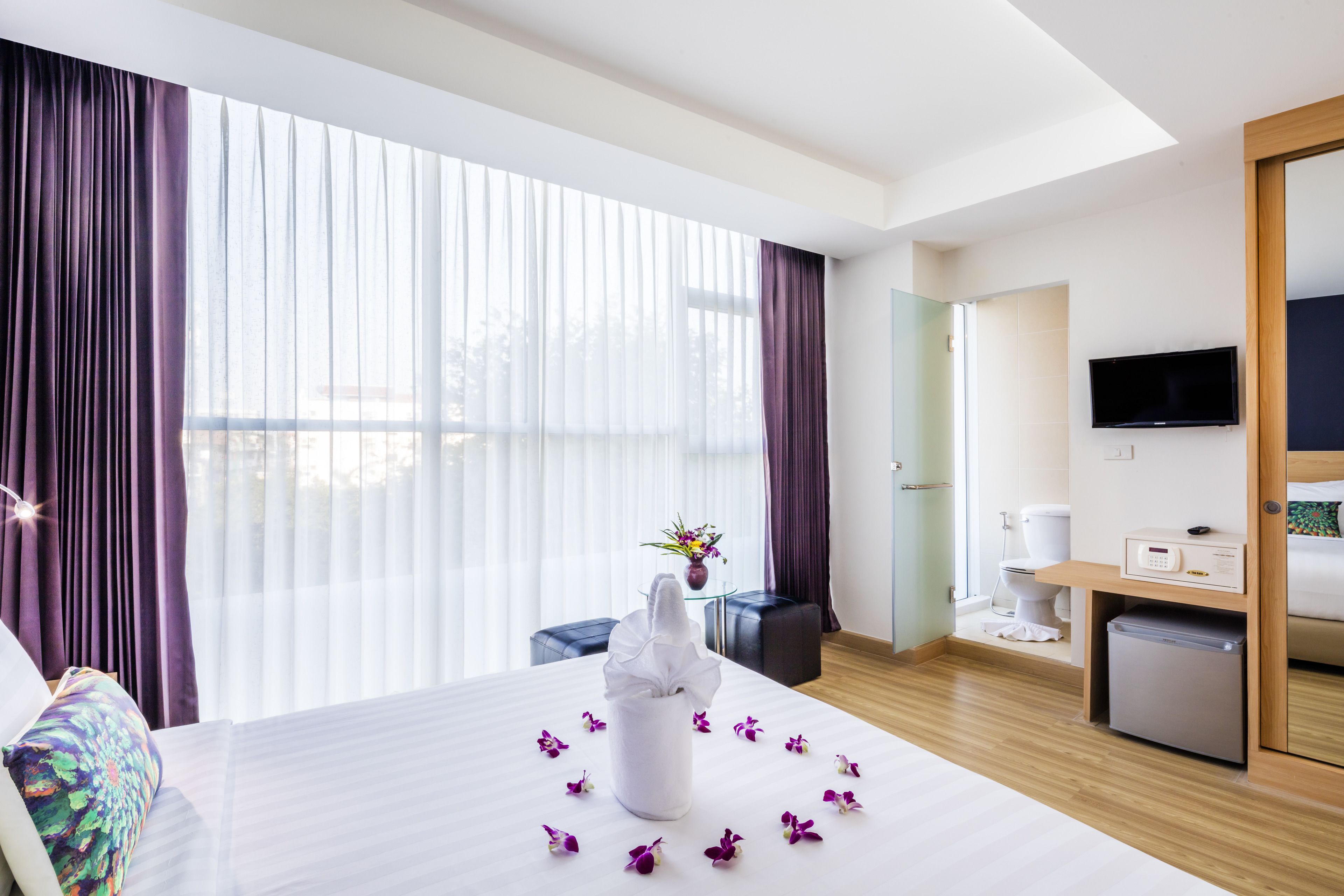 Premium bedding, in-room safe, desk, blackout curtains