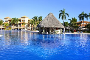 Outdoor pool, pool umbrellas, sun loungers