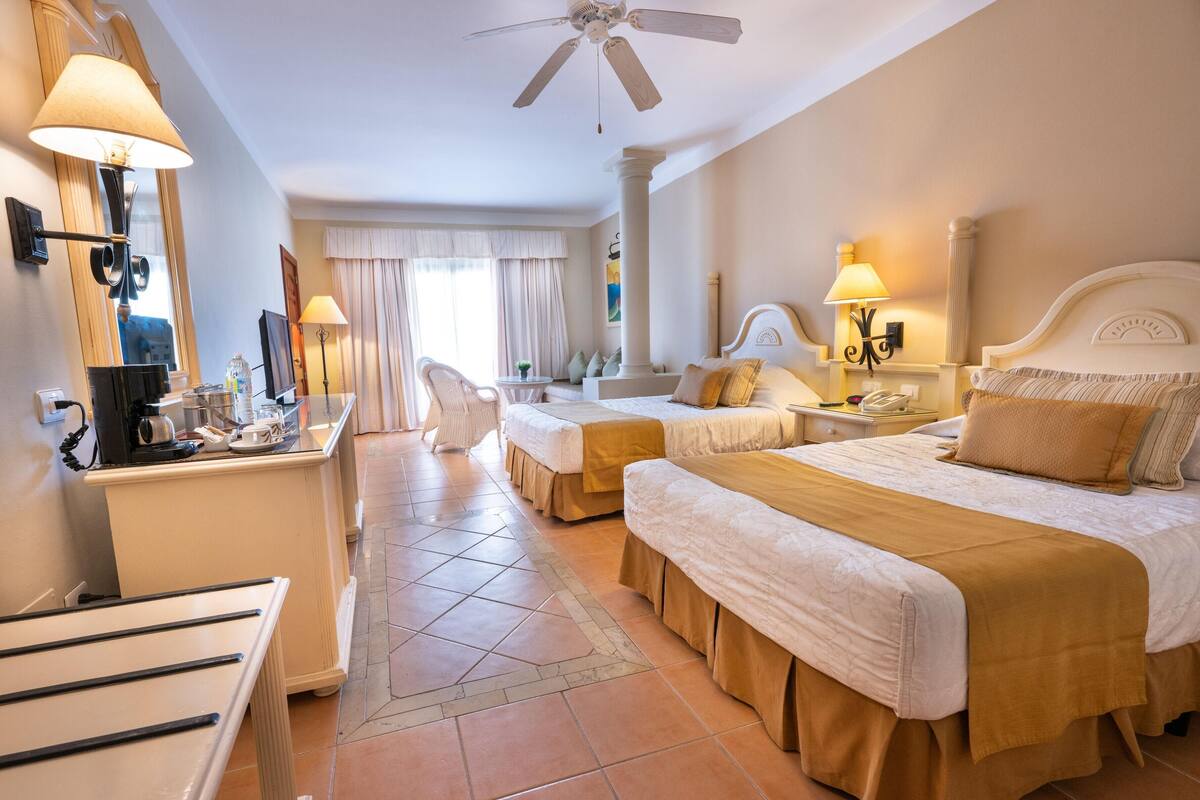 Premium bedding, minibar (free items), in-room safe, desk