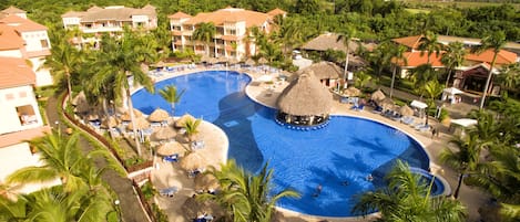 Indoor pool, 3 outdoor pools, pool umbrellas, sun loungers