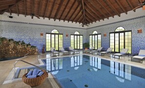 Outdoor pool, pool umbrellas, sun loungers - Bahia Principe Explore Turquesa - All Inclusive (Punta Cana)