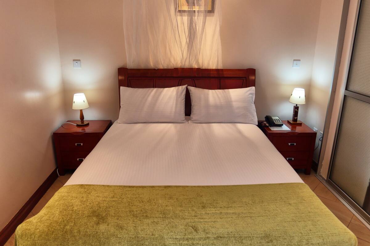 1 bedroom, Egyptian cotton sheets, premium bedding, pillowtop beds