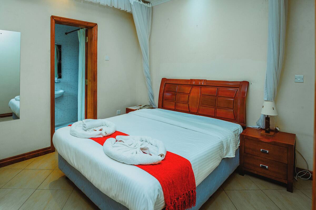1 bedroom, Egyptian cotton sheets, premium bedding, pillowtop beds