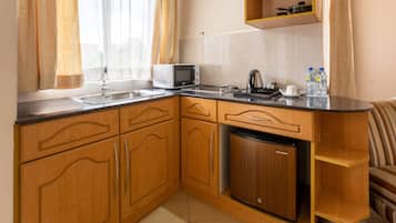 Refrigerador, cafetera/tetera, tetera/pava eléctrica