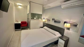 Minibar, fer et planche à repasser, Wi-Fi gratuit, draps fournis