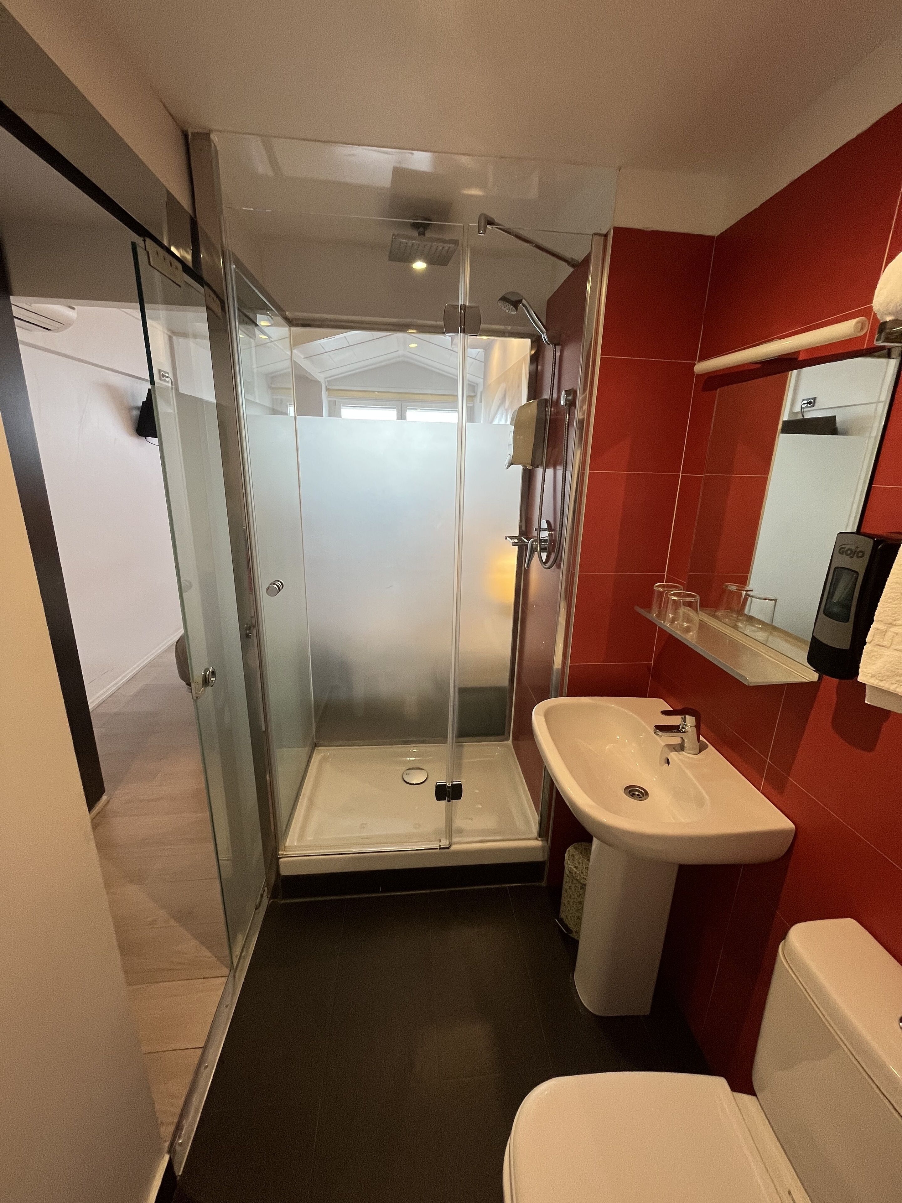 superior double room, sea view | bathroom | shower, free toiletries, hair dryer, towels