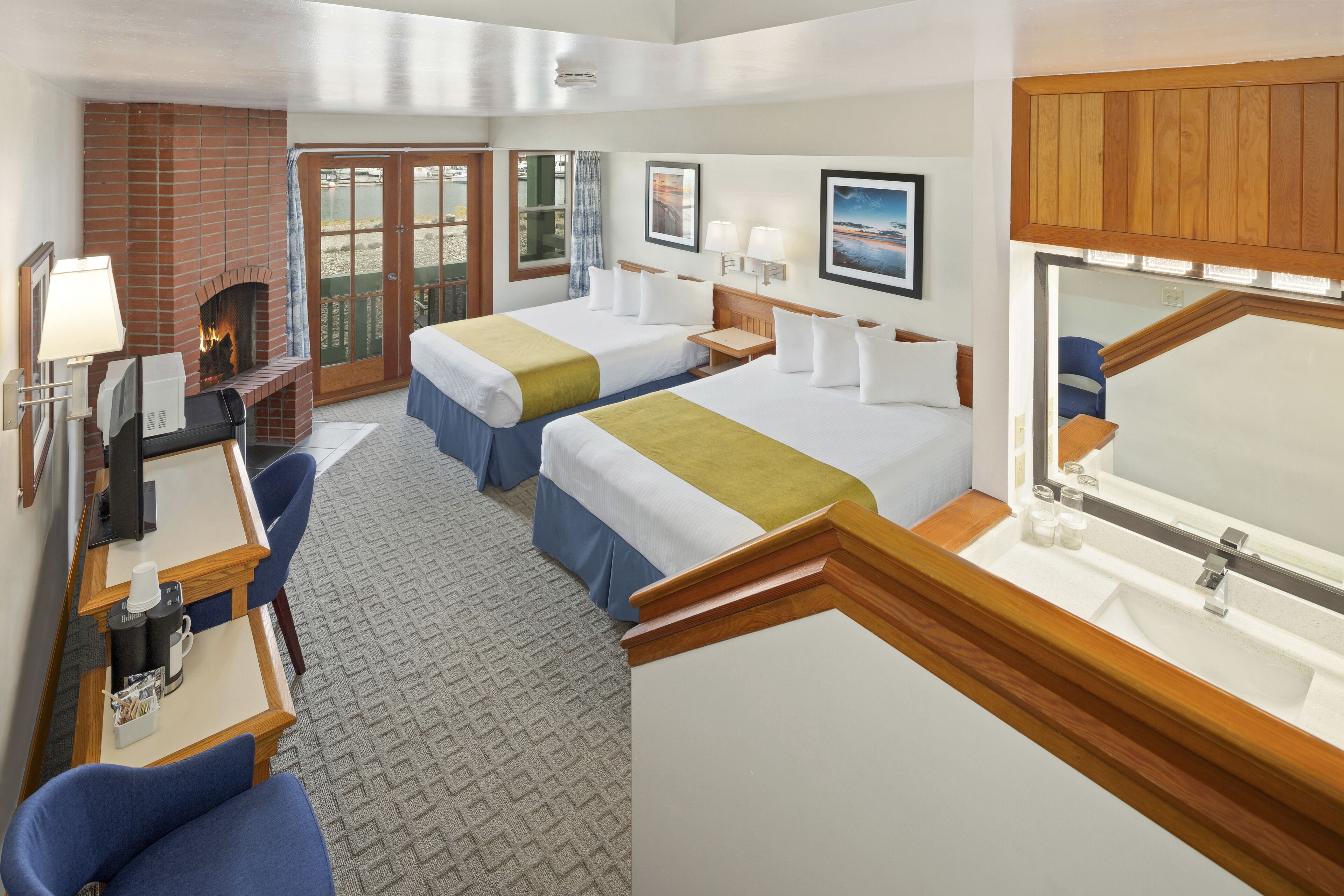 Cortinas blackout, tabla de planchar con plancha y wifi gratis 