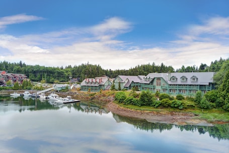 Marina. Canadian Princess Lodge & Marina