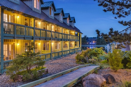 Exterior. Canadian Princess Lodge & Marina