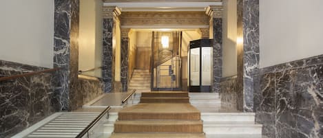 Majoituspaikan sisäänkäynti