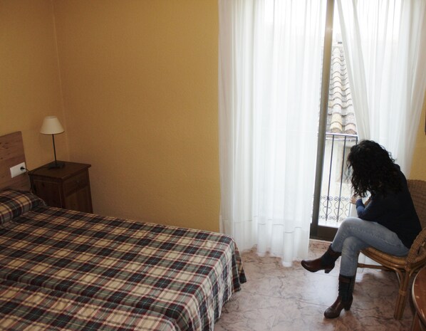 Kamer, 1 twee- of 2 eenpersoonsbedden (Thermal Health Programme ) | Een kluis op de kamer, een bureau, gratis extra bedden, gratis wifi