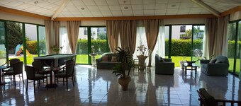 Mandalena Hotel Apts