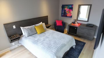 Blackout curtains, soundproofing, iron/ironing board, free WiFi