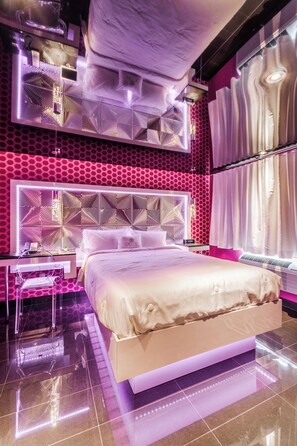 Premium Queen Room, Non Smoking | In-room safe, iron/ironing board, free WiFi, bed sheets