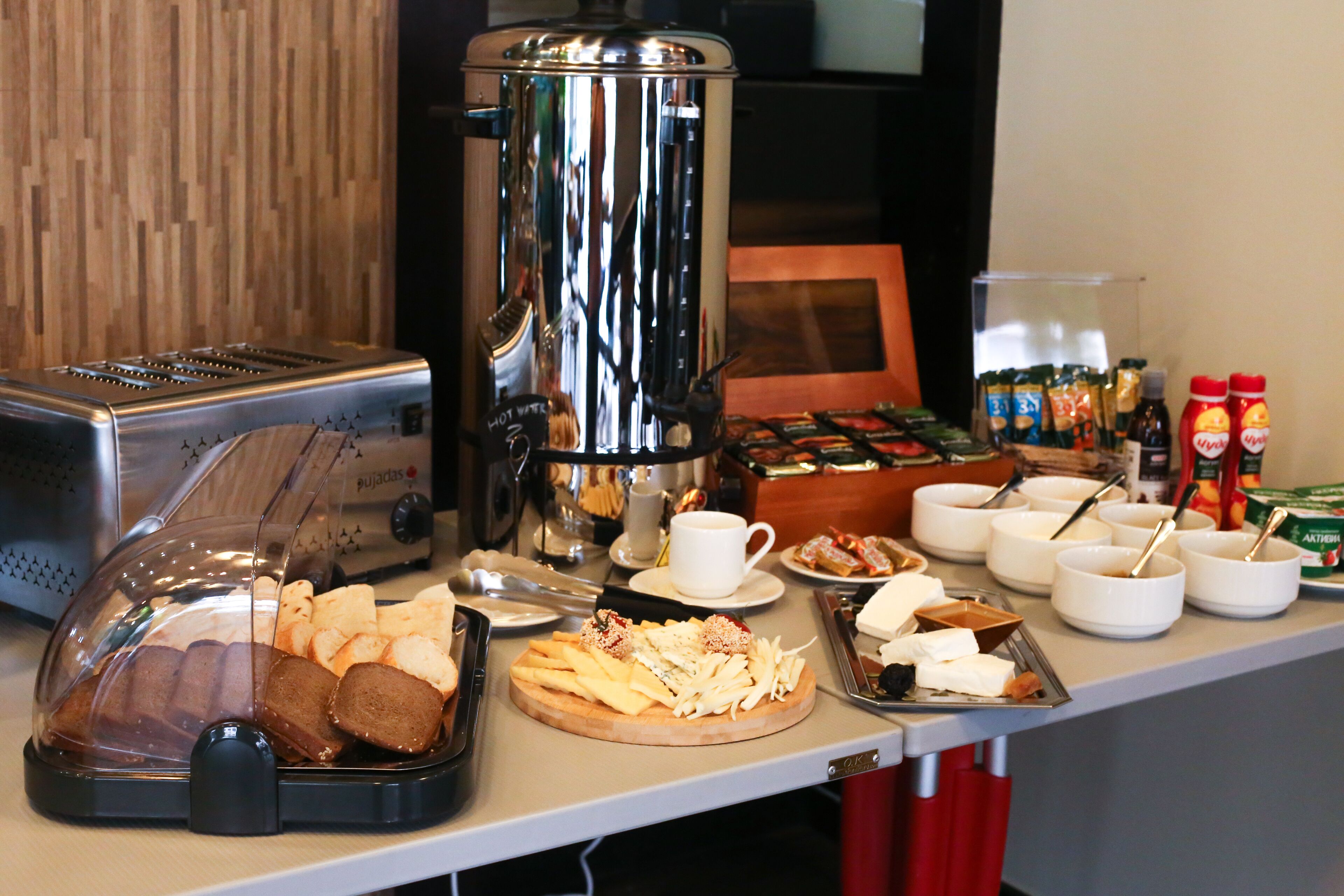 daily buffet breakfast (amd 7500 per person)