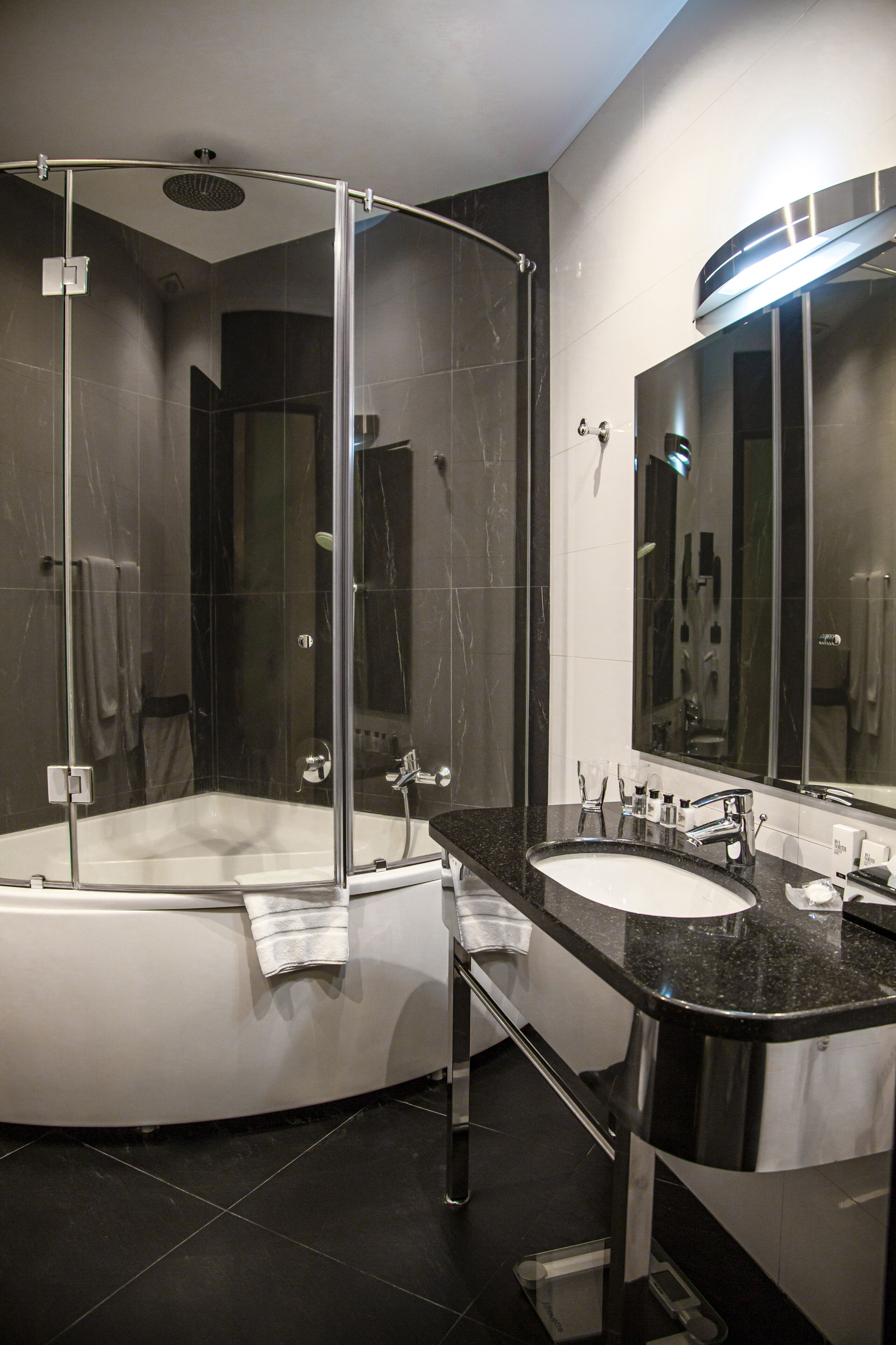 senior suite | 1 bedroom, free minibar items, in-room safe, desk