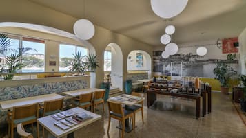 Tägliches kontinentales Frühstück gegen Gebühr