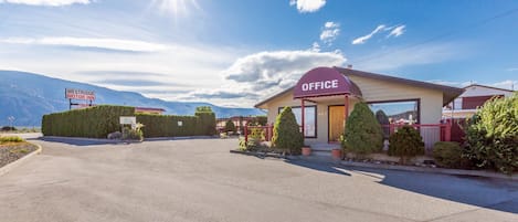 Fachada de la propiedad