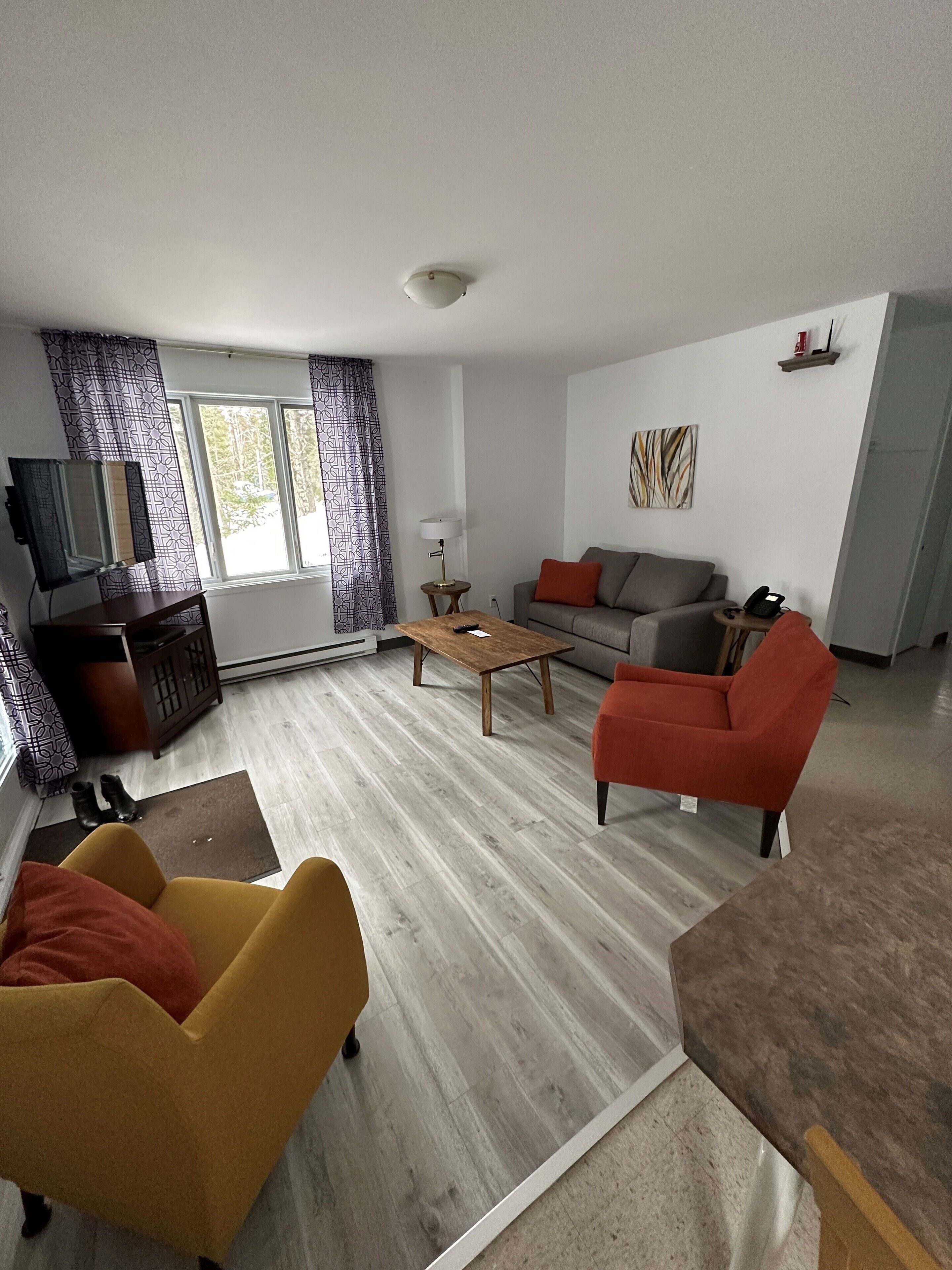 suite, 2 bedrooms | living area | flat-screen tv, dvd player