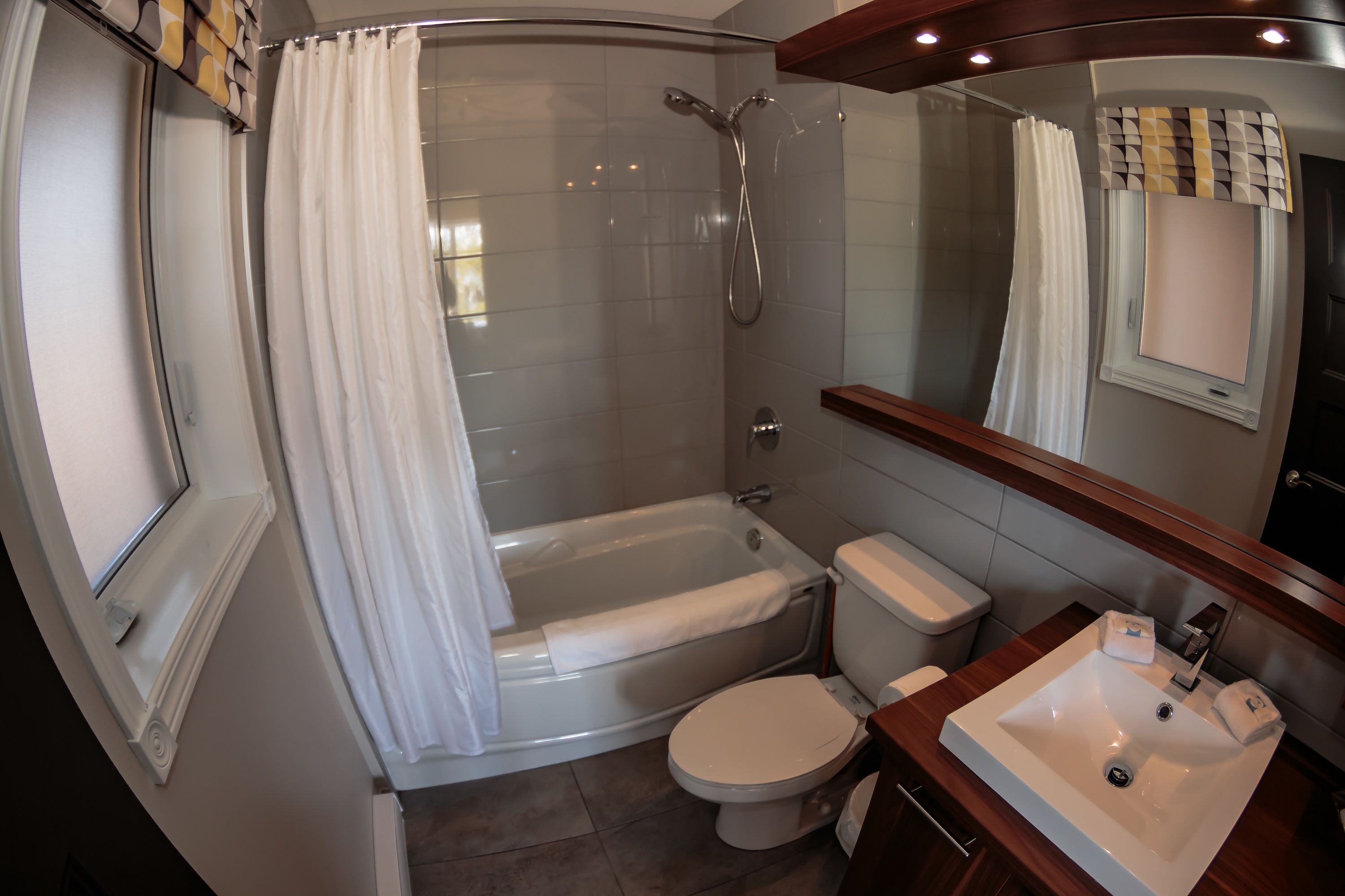 appart'hôtel, 2 bedrooms | bathroom | towels
