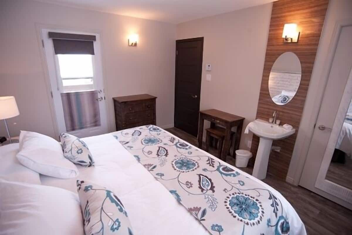 Soundproofing, iron/ironing board, free WiFi, bed sheets