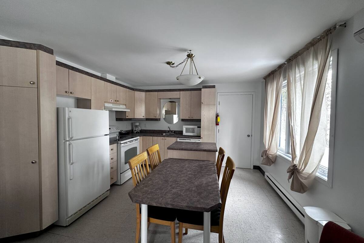 fridge, microwave, coffee/tea maker, electric kettle