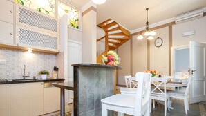 Deluxe Apartment, Balcony (6 pax) | Living area | LCD TV - Elegant Apartments (Kraków)