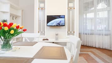 Departamento Deluxe, 2 habitaciones, cocina | Ropa de cama de alta calidad y decoración personalizada