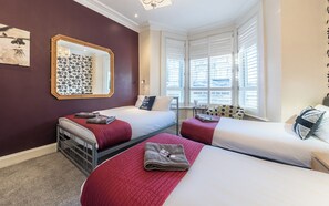 Frette Italian sheets, premium bedding, desk, blackout curtains - Saba Hotel London by Saba (London)