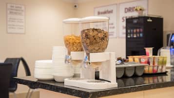 Café da manhã continental todos os dias (GBP 4.50 por pessoa)