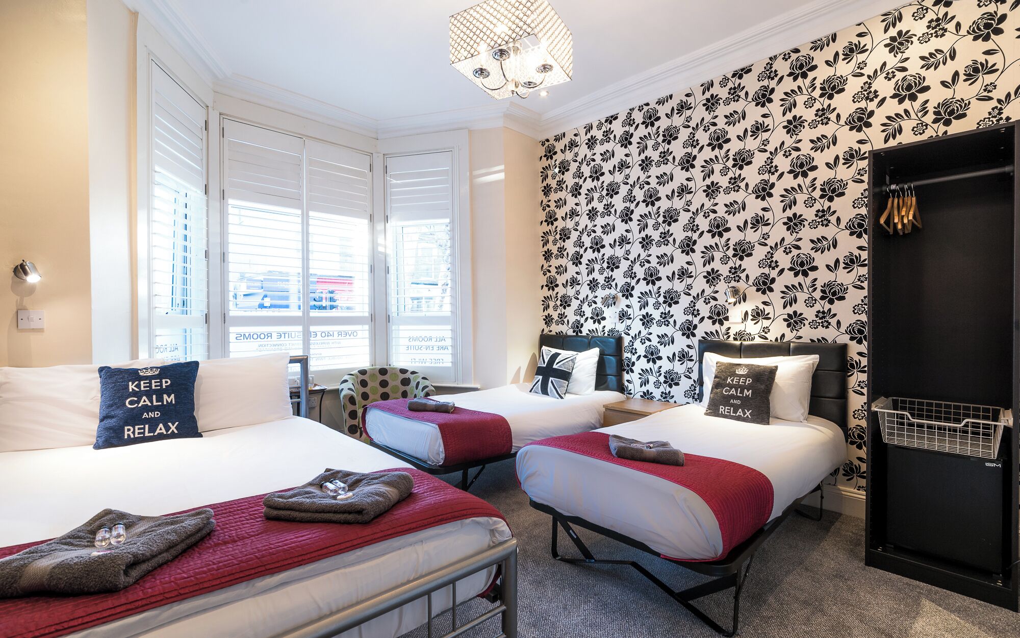 ผ้าปูที่นอน Frette จากอิตาลี, เครื่องนอนระดับพรีเมียม, โต๊ะทำงาน