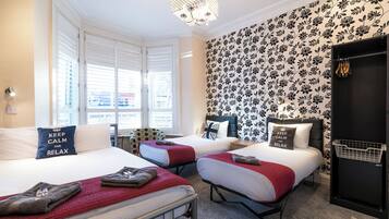 ผ้าปูที่นอน Frette จากอิตาลี, เครื่องนอนระดับพรีเมียม, โต๊ะทำงาน