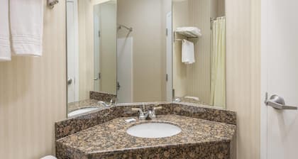 Super 8 by Wyndham Harrisburg Hershey North